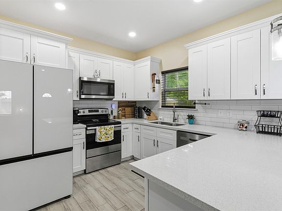 2nd image of 16529 Kingsbury Dr