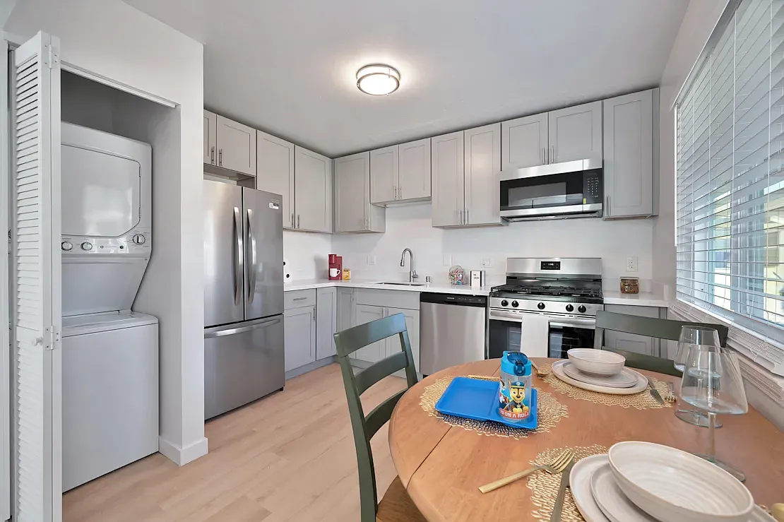 2 bed, 875 sqft, $1,895 — Photo 2