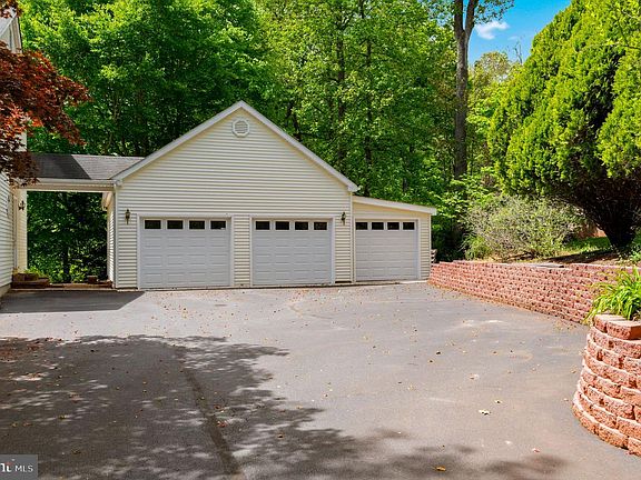4th image of 10615 Pineview Rd