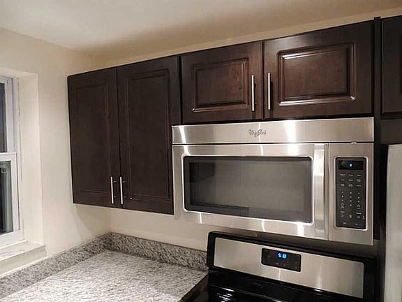 4th image of 631 Jefferson Avenue #402