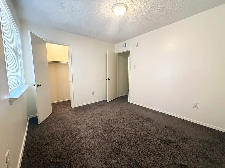 1625 42nd St #A — Photo 5