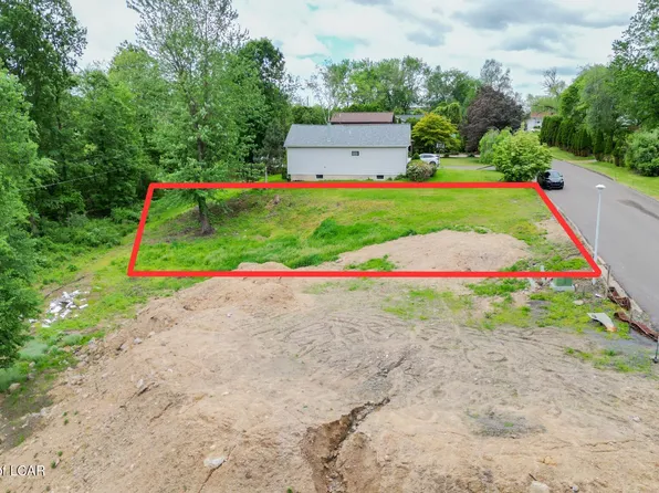 24 Varsity Dr, Nanticoke, PA 18634