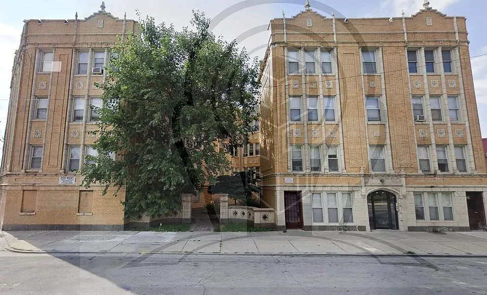 W Addison St