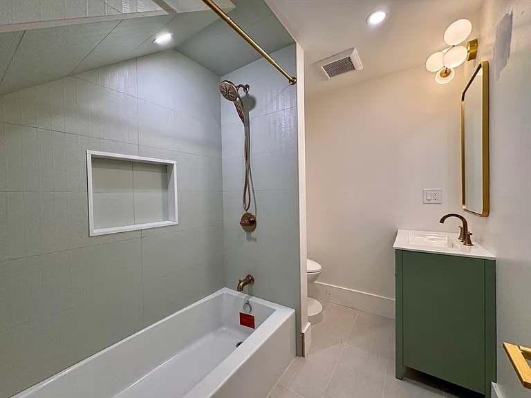 139 Sycamore St #1 — Photo 8