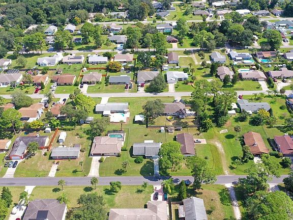 2nd image of 2827 Royal Palm Dr