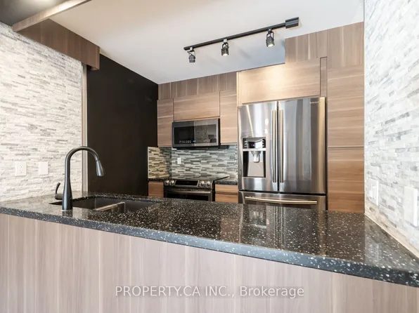 399 S Park Rd #303, Markham, ON L3T 7W6