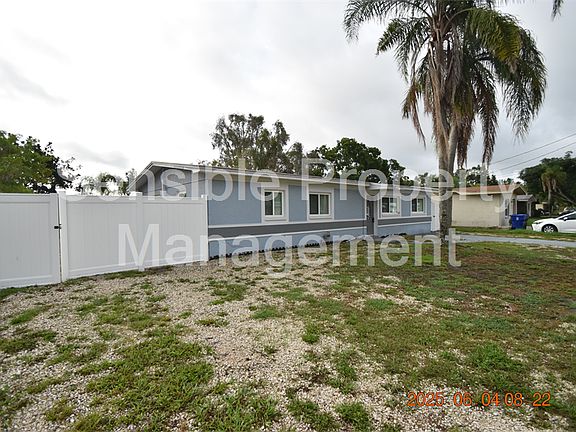 3rd image of 417 Country Club Dr