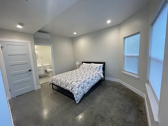 Bedroom A (Alternative living room)
