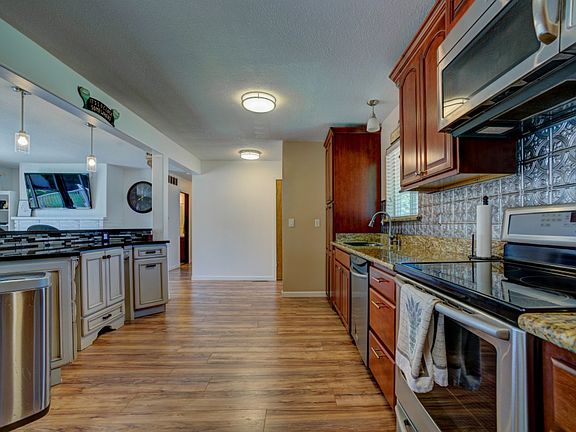 5th image of 1608 N Ashland Ave