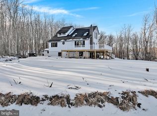 789 Clearview Dr, Long Pond, PA