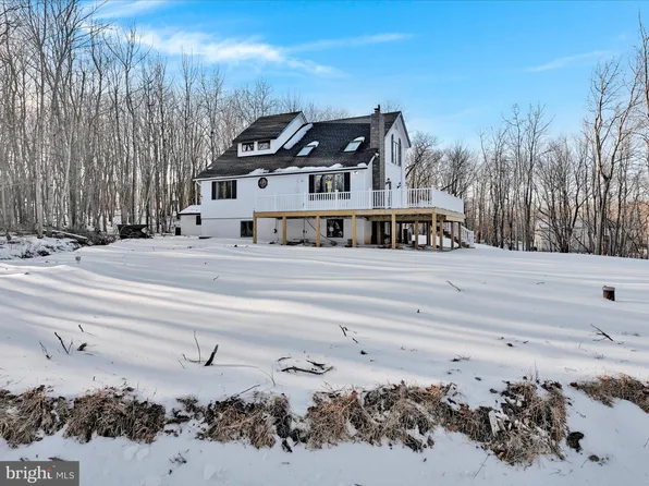 789 Clearview Dr, Long Pond, PA 18334