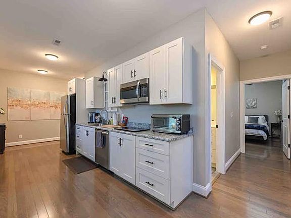 5th image of 903 Saluda Lake Rd #B
