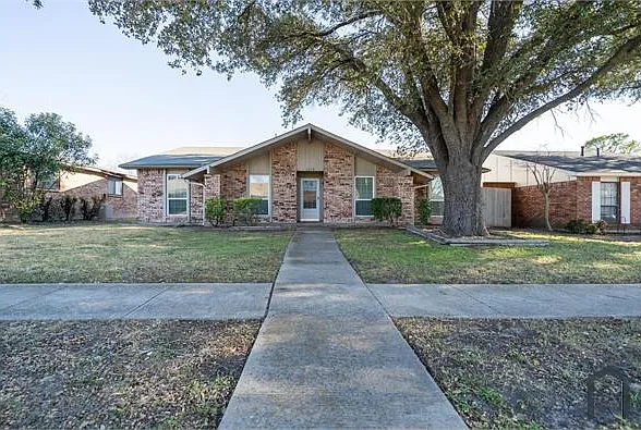 3 bed, 1965 sqft, $2,300 — Photo 2