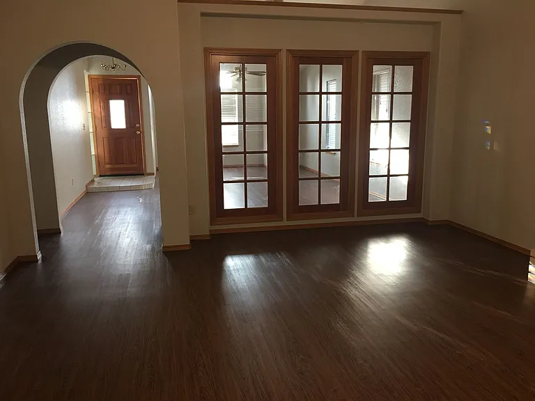 410 E Wilson Ave — Photo 2