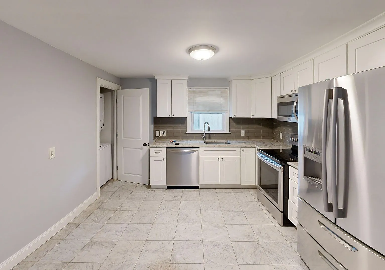 Room for rent in 3BR w/ All Utilities Included — Photo 2