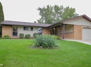 743 Delphia Ave, Elk Grove Village, IL 60007