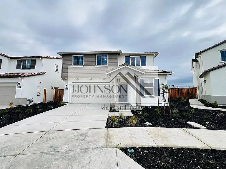 5 bed, 3.0 bath, 3211 sqft, $3,200 — Photo 1