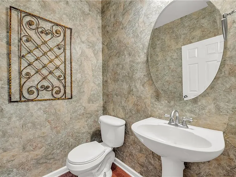 501 Grove Field Ct — Photo 26