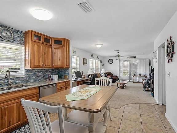 3rd image of 2744 Arbutus St #A-2