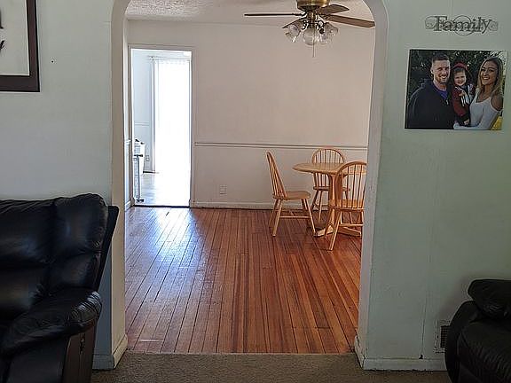 3rd image of 6211 Ballard Ave