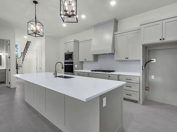 5th image of 208 Park Villa Ln