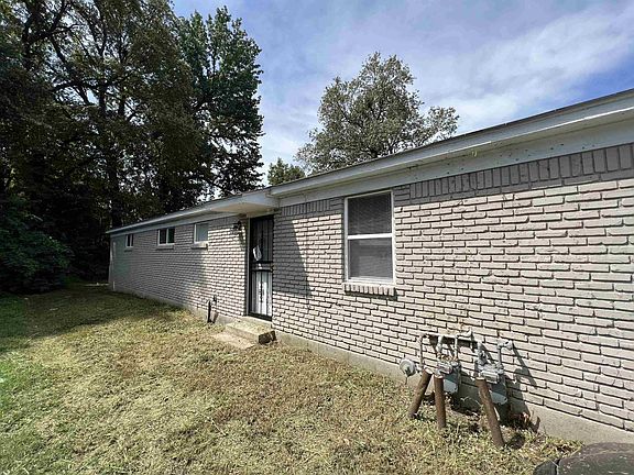 4th image of 3107 Yale Ave