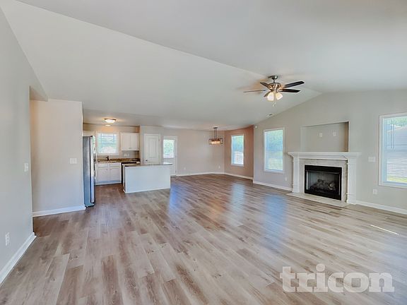 2nd image of 123 Willow Ridge Cir