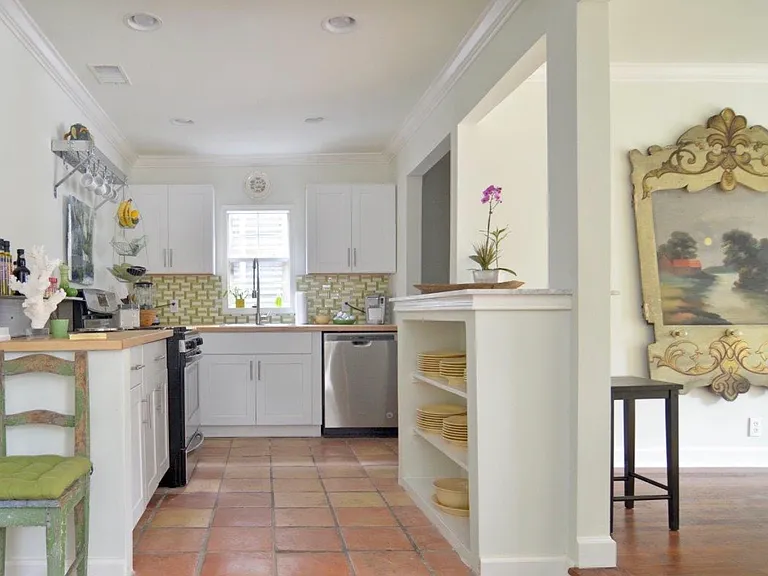 8718 Daytonia Ave — Photo 2