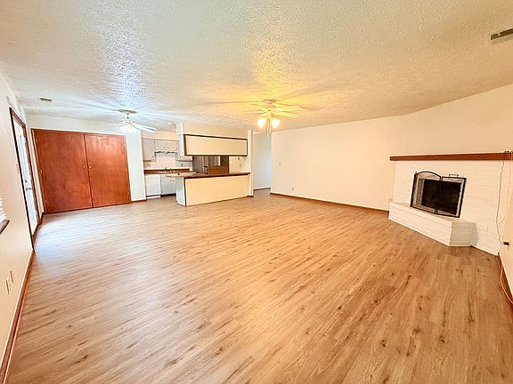 3rd image of 378 Boonesboro Rd