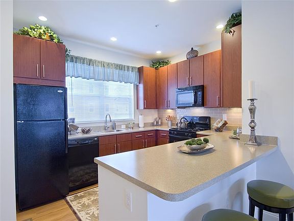 5th image of 155 King St #3881946