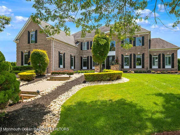 15 Pegasus Drive, Tinton Falls, NJ 07724