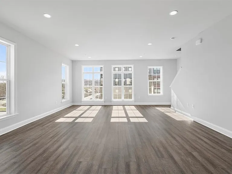 235 Main St — Photo 13