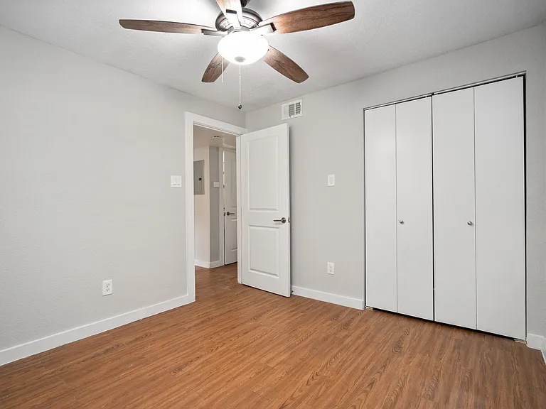 400 Westmoreland St — Photo 11