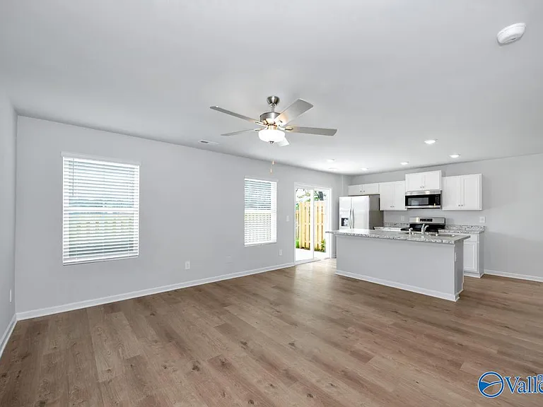 4121 Hudson Ct — Photo 10