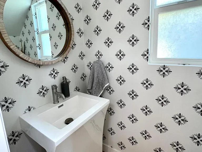 1609 Woodglen Ln — Photo 8