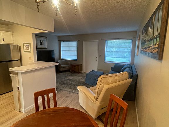 5th image of 52 Woodland Dr APT 104