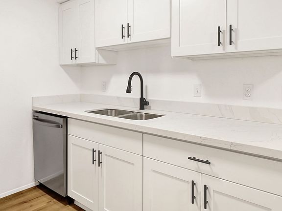 4th image of 1471 Moore St #382