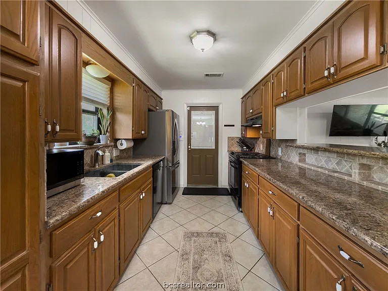 2525 Willow Bend Dr — Photo 10