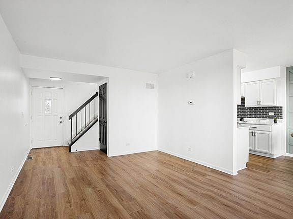 3rd image of 1910 N Alpine Dr