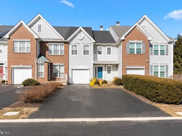 284 Militia Dr, Wayne, PA 19087