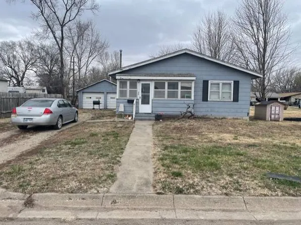 128 Dexter St, Clay Center, KS 67432