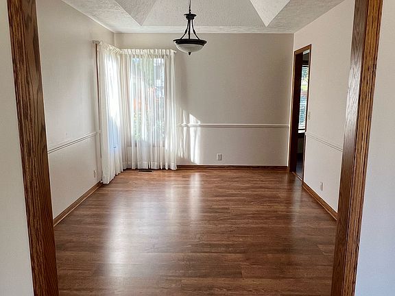 5th image of 16156 Wakeley St