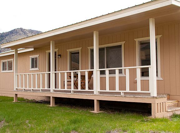 Great front deck on house.
