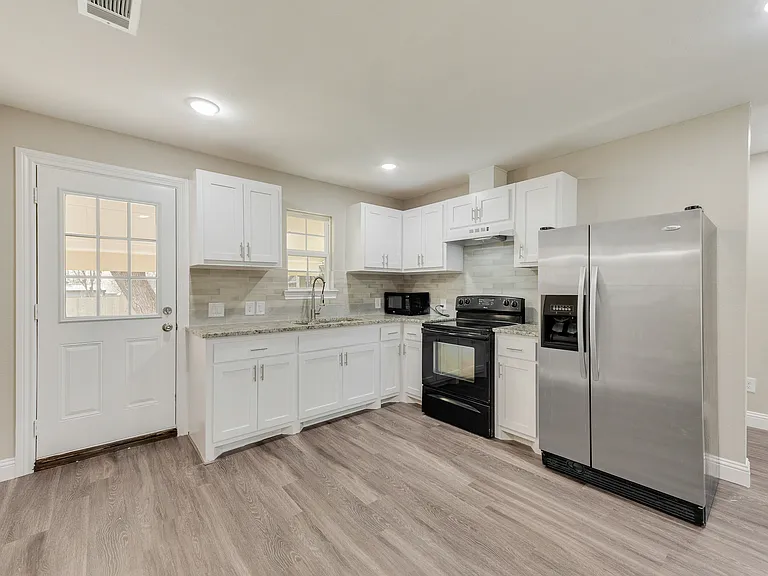 913 Live Oak St #A — Photo 16