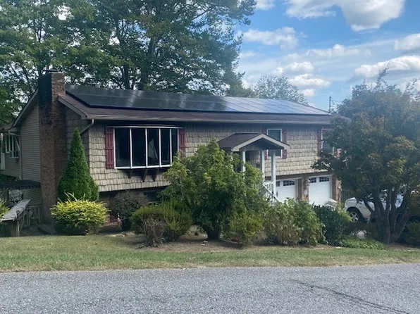 141 Tompkins Dr, Saint Albans, WV 25177