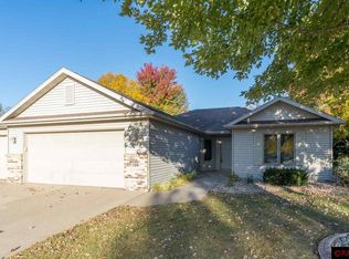 108 Topaz Ct, Mankato, MN 56001