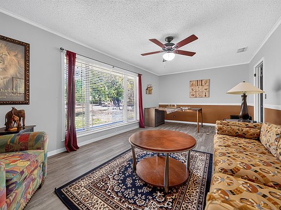 4th image of 106 Susie St