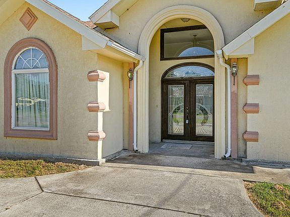 3rd image of 908 Dehausa St