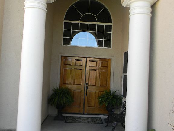 3rd image of 711 W Aire Libre Ave