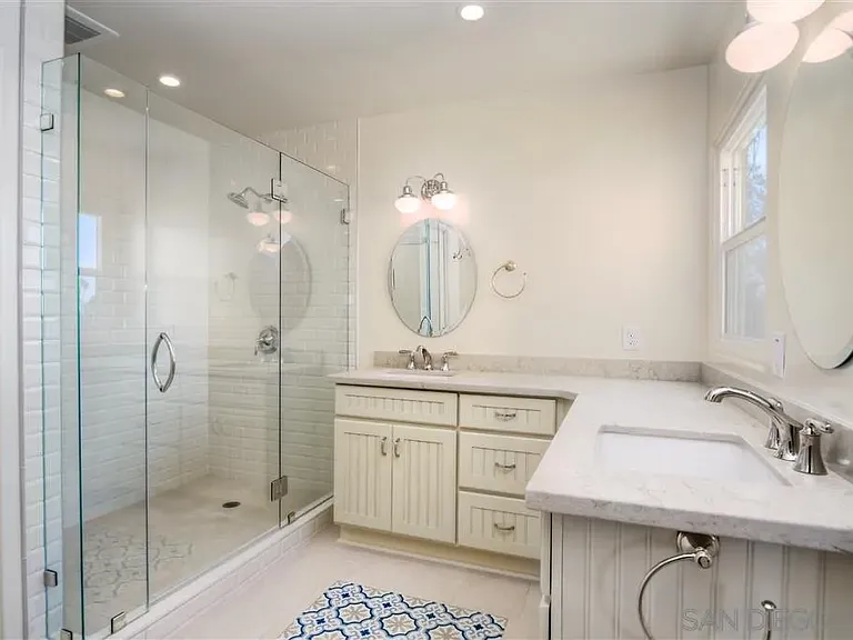 4388 Middlesex Dr — Photo 15
